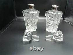 Paires de carafes anciennes en cristal et argent