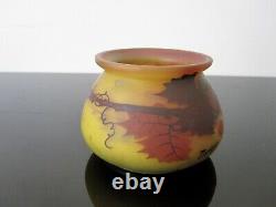 Peynaud Ancien vase en verre émaillé. Pate de verre