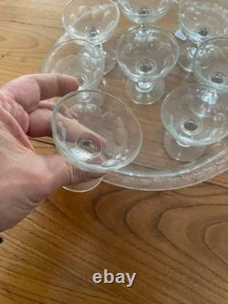 Plateau de service avec 8 verres à cerises anciens