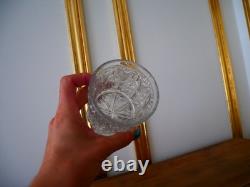 Rare ancien verre en cristal moulé Baccarat 1840 Gotique arabesque Charles X