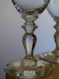 SAINT LOUIS 4 ANCIENS VERRES A VIN CRISTAL MODELE GRAVURE LOUISE 1293 ht 14,5 cm