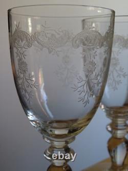 SAINT LOUIS 4 ANCIENS VERRES A VIN CRISTAL MODELE GRAVURE LOUISE 1293 ht 14,5 cm