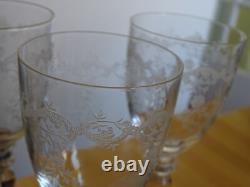 SAINT LOUIS 4 ANCIENS VERRES A VIN CRISTAL MODELE GRAVURE LOUISE 1293 ht 14,5 cm