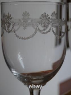 SAINT LOUIS 4 ANCIENS VERRES A VIN ROUGE CRISTAL GRAVURE STYLE EMPIRE ht 13 cm