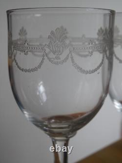 SAINT LOUIS 4 ANCIENS VERRES A VIN ROUGE CRISTAL GRAVURE STYLE EMPIRE ht 13 cm