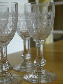 Saint Louis 9 Anciens Verres A Liqueur Cristal Modele A Gravure Guilloche