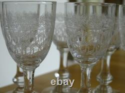 Saint Louis 9 Anciens Verres A Liqueur Cristal Modele A Gravure Guilloche