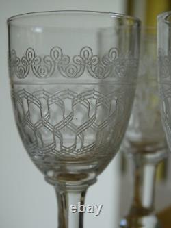 Saint Louis 9 Anciens Verres A Liqueur Cristal Modele A Gravure Guilloche