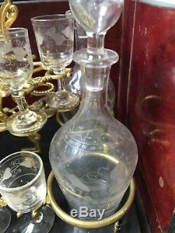 Service ancien à liqueur avec les verres et flacons en cristal Bel objet
