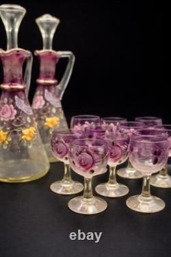 Service ancien en verre émaillé 2 carafes + 8 verres Décor floral peint à la