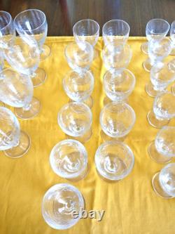 Service de 41 verres anciens en cristal gravé style Baccarat st louis