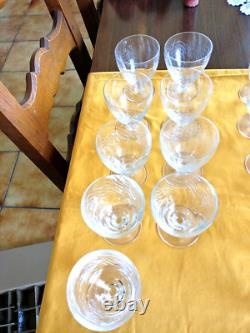 Service de 41 verres anciens en cristal gravé style Baccarat st louis