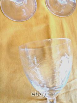 Service de 41 verres anciens en cristal gravé style Baccarat st louis