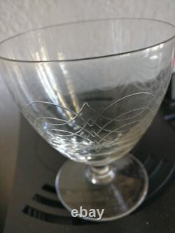 Service de 41 verres anciens en cristal gravé style Baccarat st louis