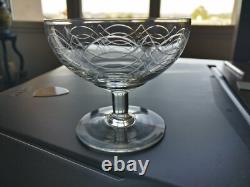 Service de 41 verres anciens en cristal gravé style Baccarat st louis