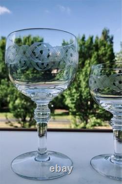 Service de verres anciens à frises guillochées