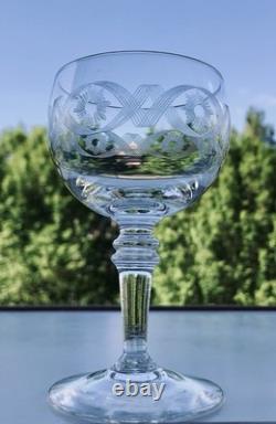 Service de verres anciens à frises guillochées