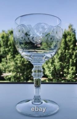 Service de verres anciens à frises guillochées