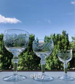 Service de verres anciens à frises guillochées