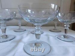 Suite de six anciennes coupes à champagne en verre ou cristal taillé côte plate