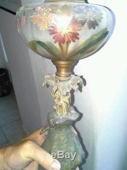 Superbe Belle Lampe A Petrole Ancienne Emaillee A Personnage Et Tulipe Cristal