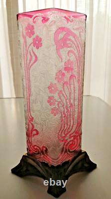 Superbe ancien vase art-nouveau Baccarat en verre dégagé à l'acide