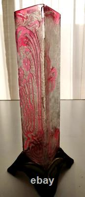 Superbe ancien vase art-nouveau Baccarat en verre dégagé à l'acide