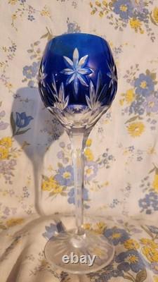 Superbe ensemble de 7 verres à pied anciens en cristal doublé bleu cobalte