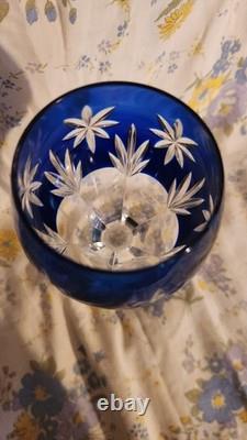 Superbe ensemble de 7 verres à pied anciens en cristal doublé bleu cobalte