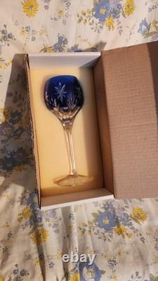 Superbe ensemble de 7 verres à pied anciens en cristal doublé bleu cobalte