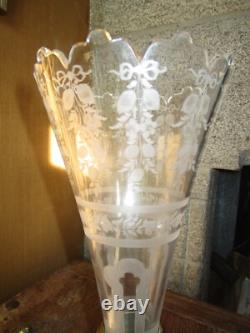 Très belle bouquetière ancienne en bronze doré / vase cornet en cristal gravé