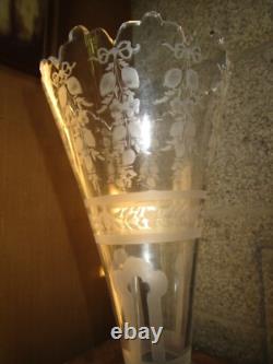 Très belle bouquetière ancienne en bronze doré / vase cornet en cristal gravé