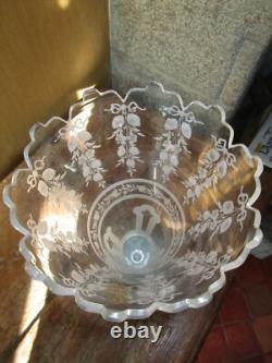 Très belle bouquetière ancienne en bronze doré / vase cornet en cristal gravé