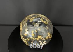 Vase ancien forme boule en verre émaillé et doré, décor floral, vers 1900