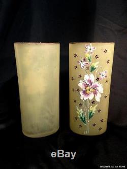 Vases ancien (la paire) en pâte de verre émaillé à décors de pensées