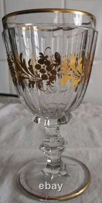 Verre calice en cristal moulé ancien. Attribué à la manufacture de Baccarat