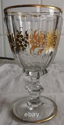 Verre calice en cristal moulé ancien. Attribué à la manufacture de Baccarat